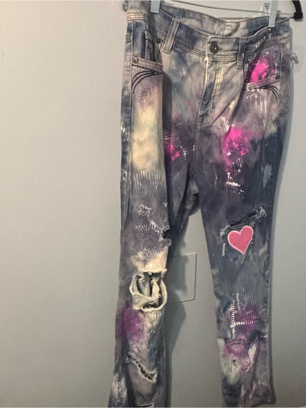 Women’s Distressed Painted Jeans with Pink Heart Patch & white cross 10P